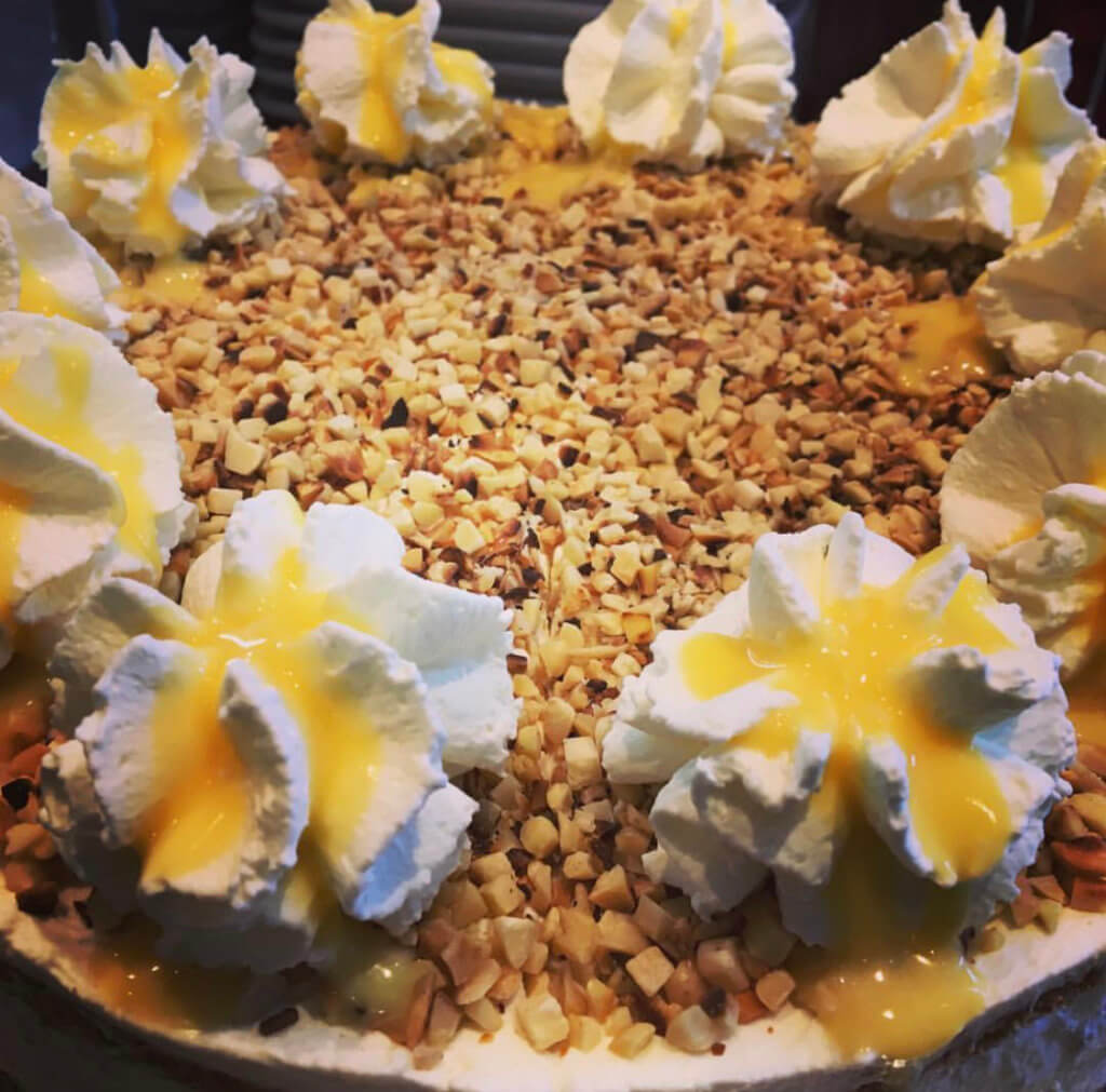 Eierlikör-Nuss-Torte