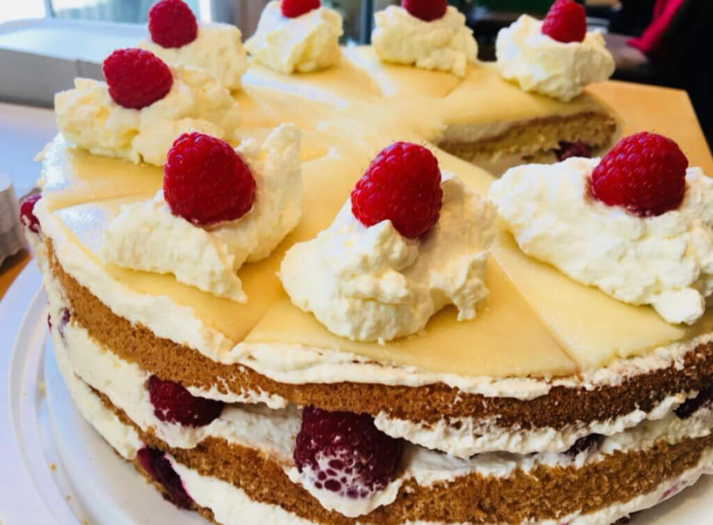 Marzipan-Himbeere-Torte